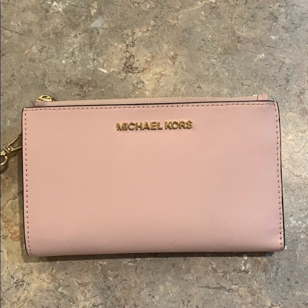 MK wristlet wallet!💕